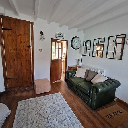 Black Cat Cottage - Central Pickering Grade 2 Listed Cottage Extérieur photo